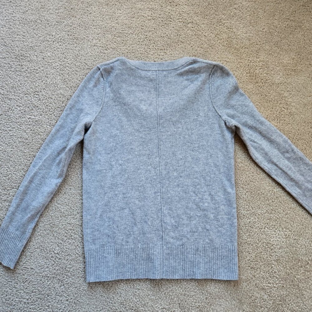 NWOT Aqua Cashmere Sweater Grey V-neck - Picture 6 of 8